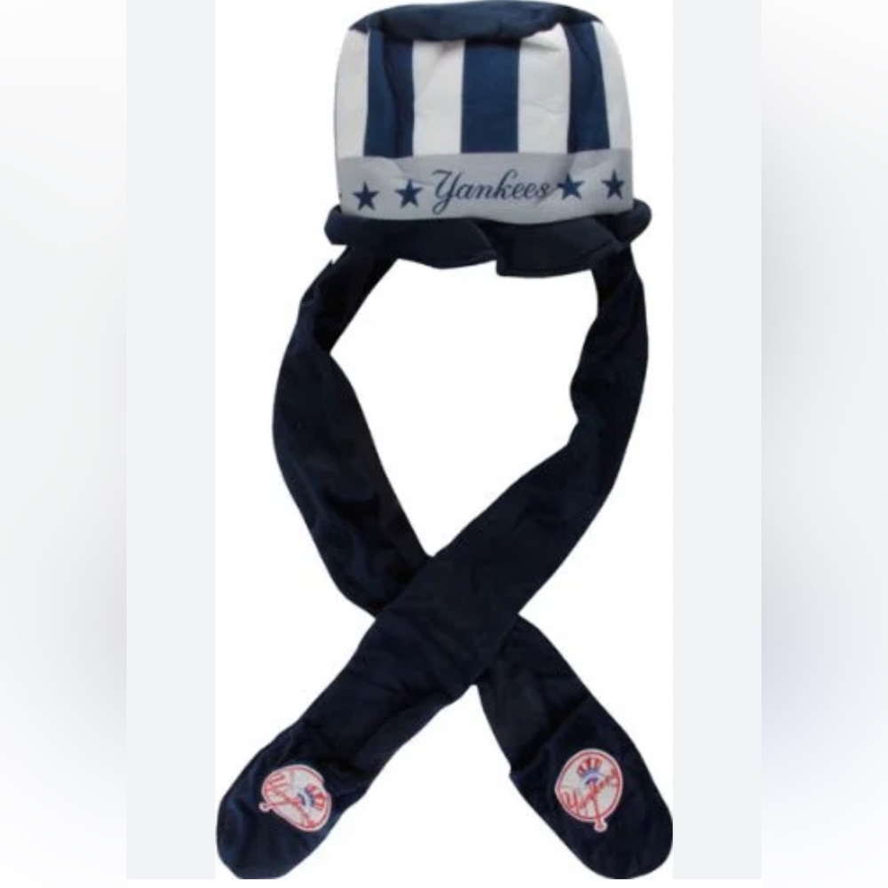 Forever Collectibles Navy and White Yankees Hat with Scarf